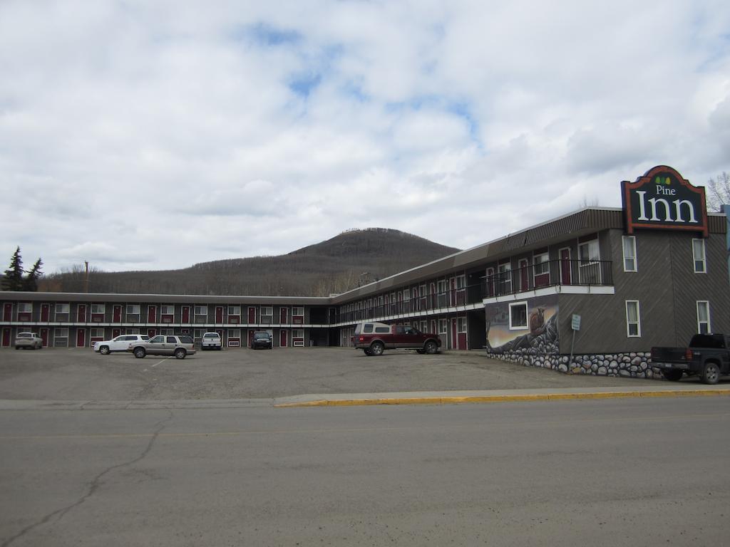 The Pine Inn Chetwynd Exterior foto
