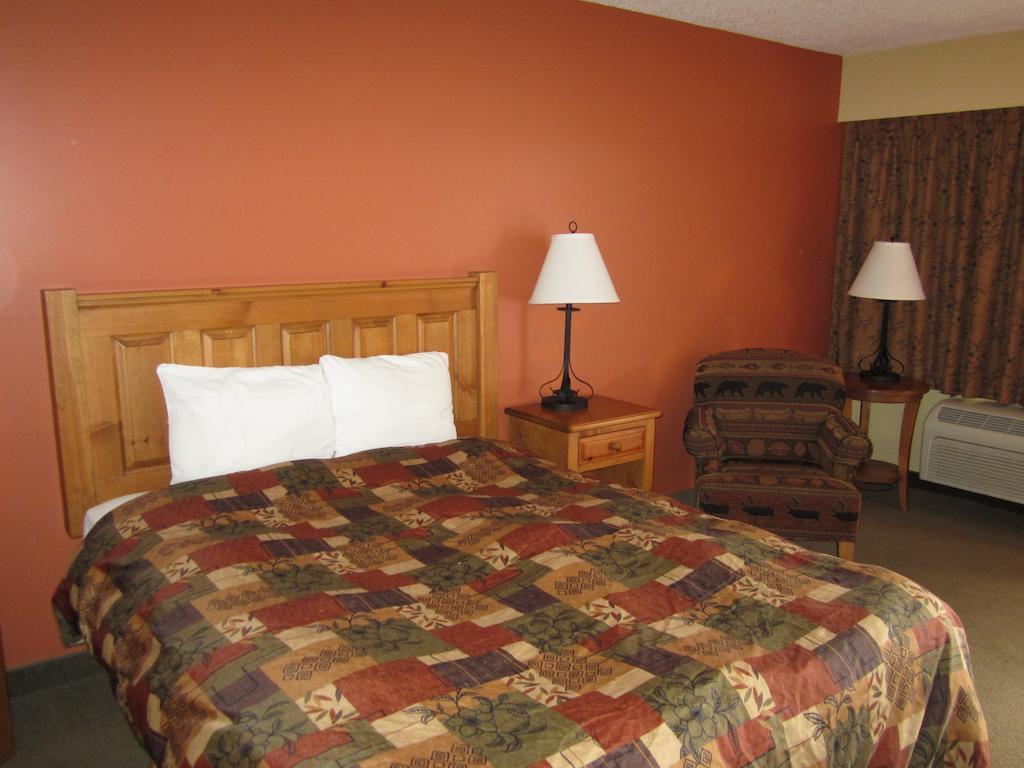 The Pine Inn Chetwynd Habitación foto