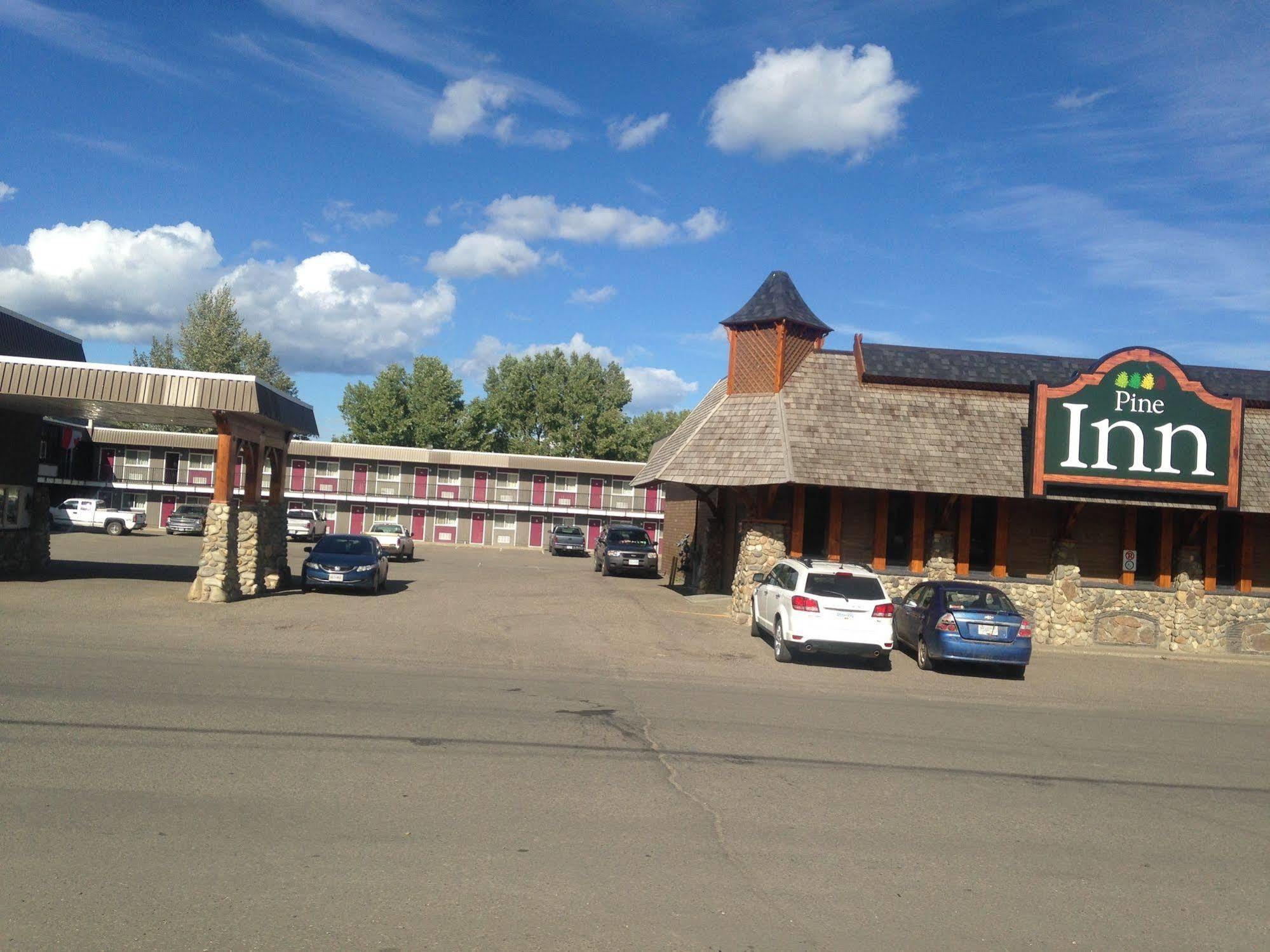 The Pine Inn Chetwynd Exterior foto